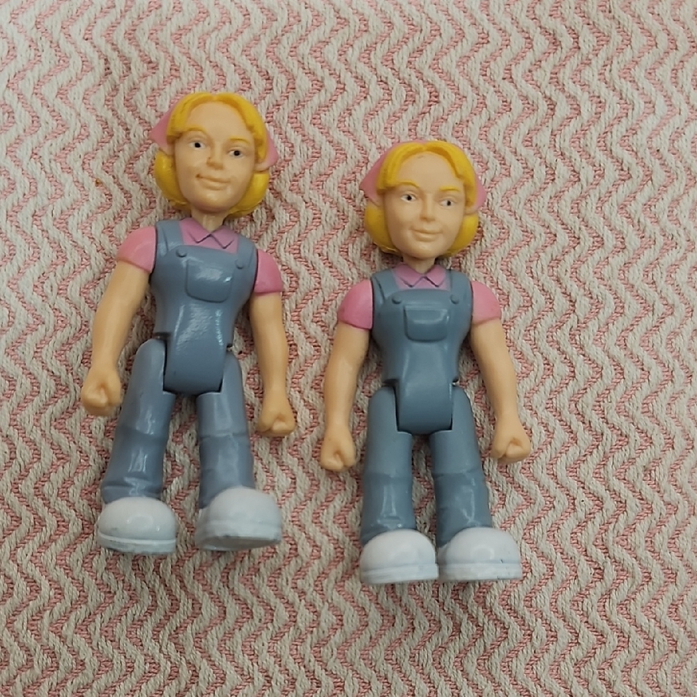 Fisher Price Sweet Streets Dollhouse Girl Figurines,‎ Lot Of 2